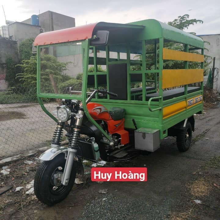 ảnh Một Chiếc Xe Ba Bánh Chở Học Sinh