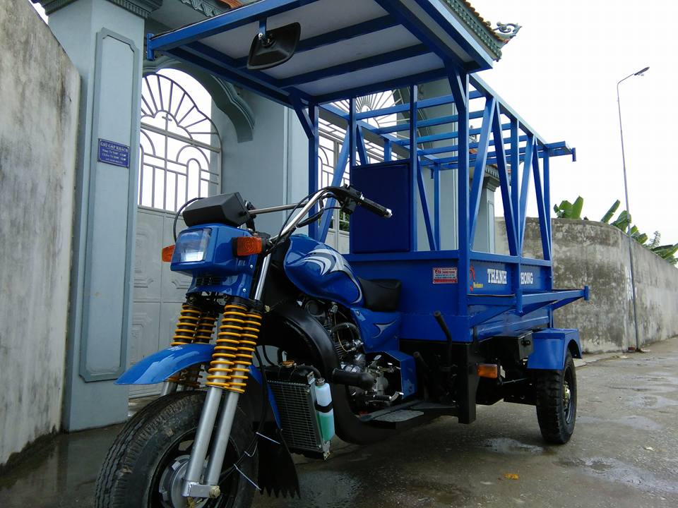 Xe lôi ba bánh chở sắt, tôn