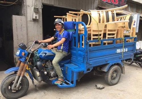 Hình ảnh Xe Ba Gác Cũ Di Chuyển Trong Khu Vực Hẻm Nhỏ