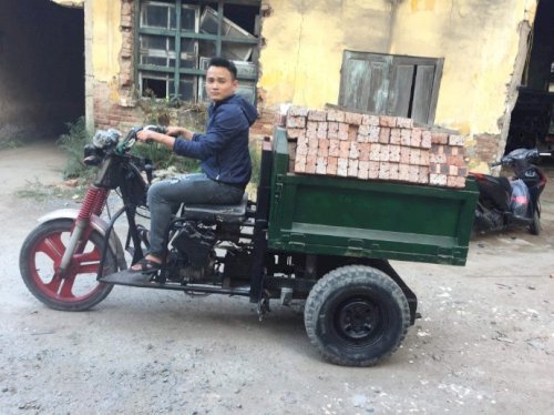 Xe Ba Gác Chở Vật Liệu Xây Dựng